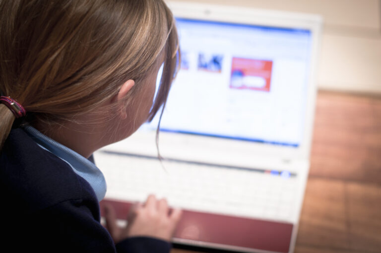 Cybersicherheit: 6 Gefahren im Internet für Kinder