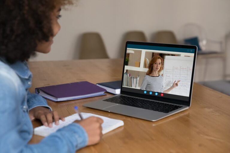 Cómo motivar a tus hijos a aprender inglés – la magia de la gamificación