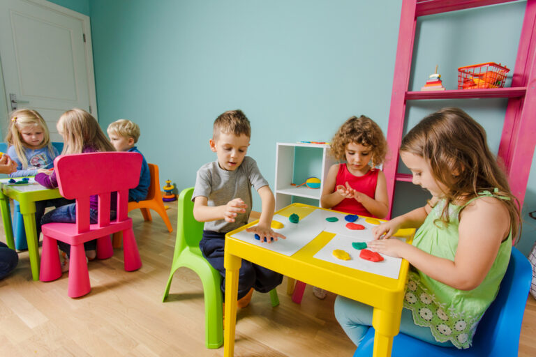 Descubre cómo potenciar las habilidades blandas de tu hijo y cómo pueden ayudarle en su futuro profesional
