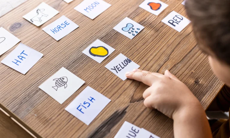 Attività in inglese per bambini da fare a casa. Imparare con il gioco.