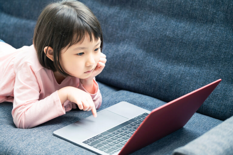 スクリーンタイムが子供へ与える影響