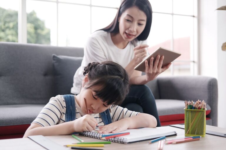 子供の宿題、親はどこまで手伝うべき?自主性を育てるサポート法
