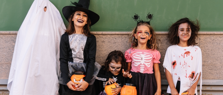 Duch, mumia, czarownica? Najlepsze przebrania na Halloween dla całej rodziny